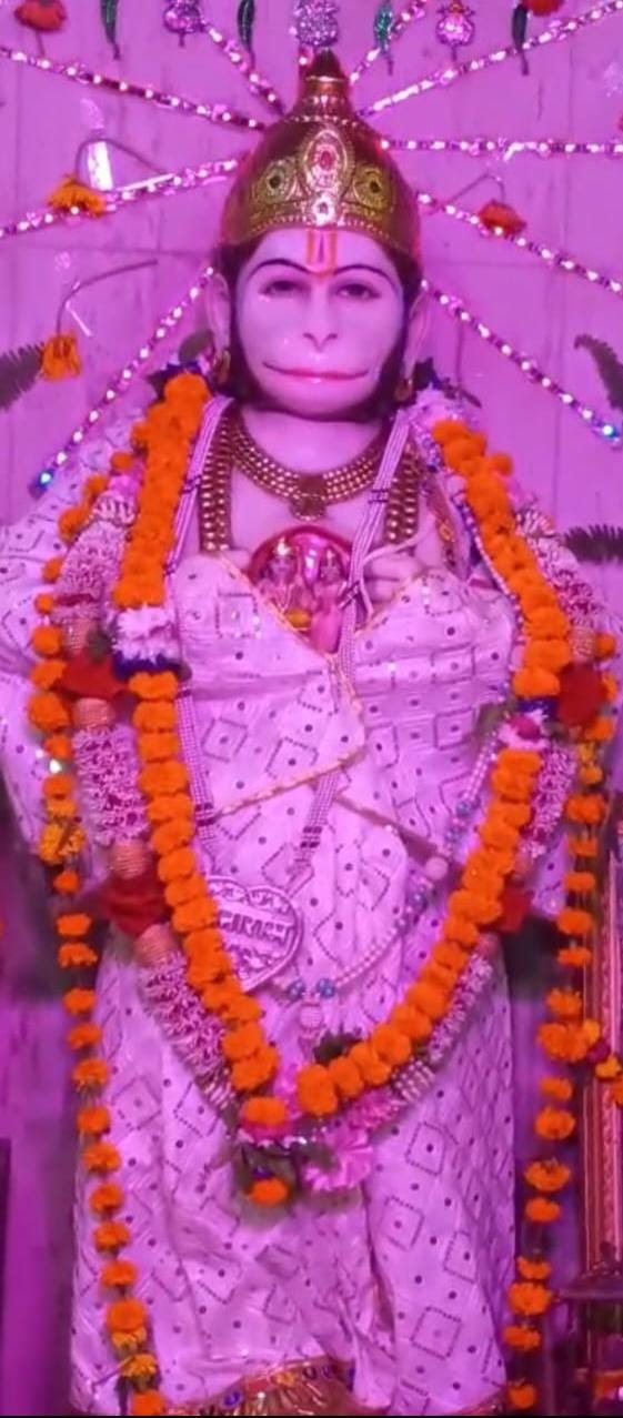 Consecrated Hanuman murti in sanctum at Naya Hanuman Mandir Panki