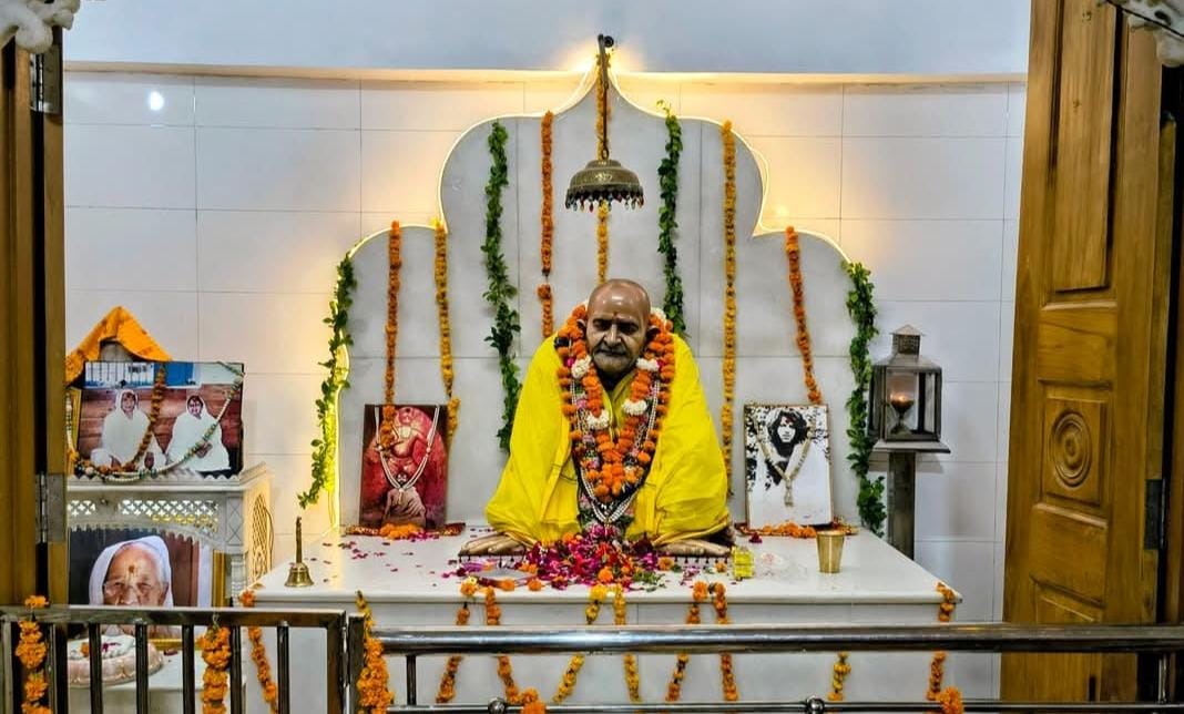 Revered Maharaj-ji Neeb Karori Baba consecrated murti and shrine